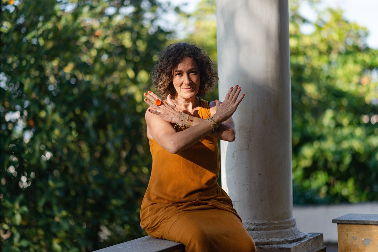 notícia Patricia Ahmaral está lançando  “Jardim da Noite (Esses Dias)”  canção inédita, composta por Zeca Baleiro sobre poema de Torquato Neto, com participação de Paulinho Moska.