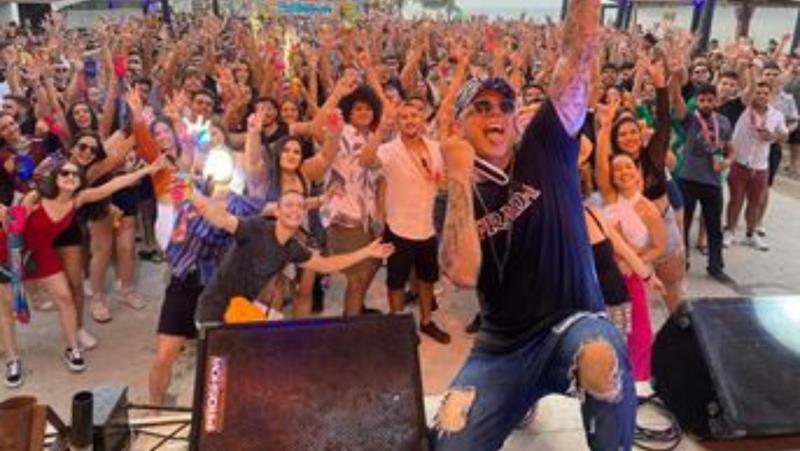notícia John Sensação: a energia contagiante das batidas funk, forró e trap no coração do público