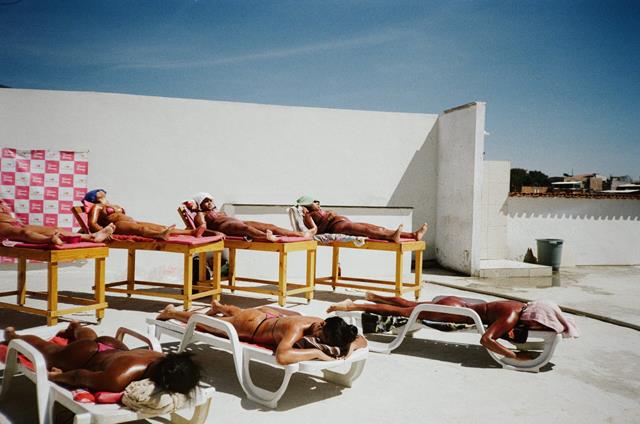 notícia Exposição: “Ah, eu amo as mulheres brasileiras!” Da origem às consequências: objetificação da mulher brasileira na visão de 19 artistas