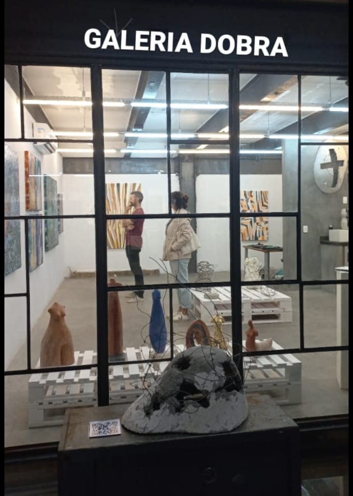 notícia Bruno Castaing abre a Galeria Dobra, no segundo andar da Fábrica Bhering, neste sábado (2), ao lado  dos artistas Jean-Baptiste Déchery, João Penoni e Danielle Castaing