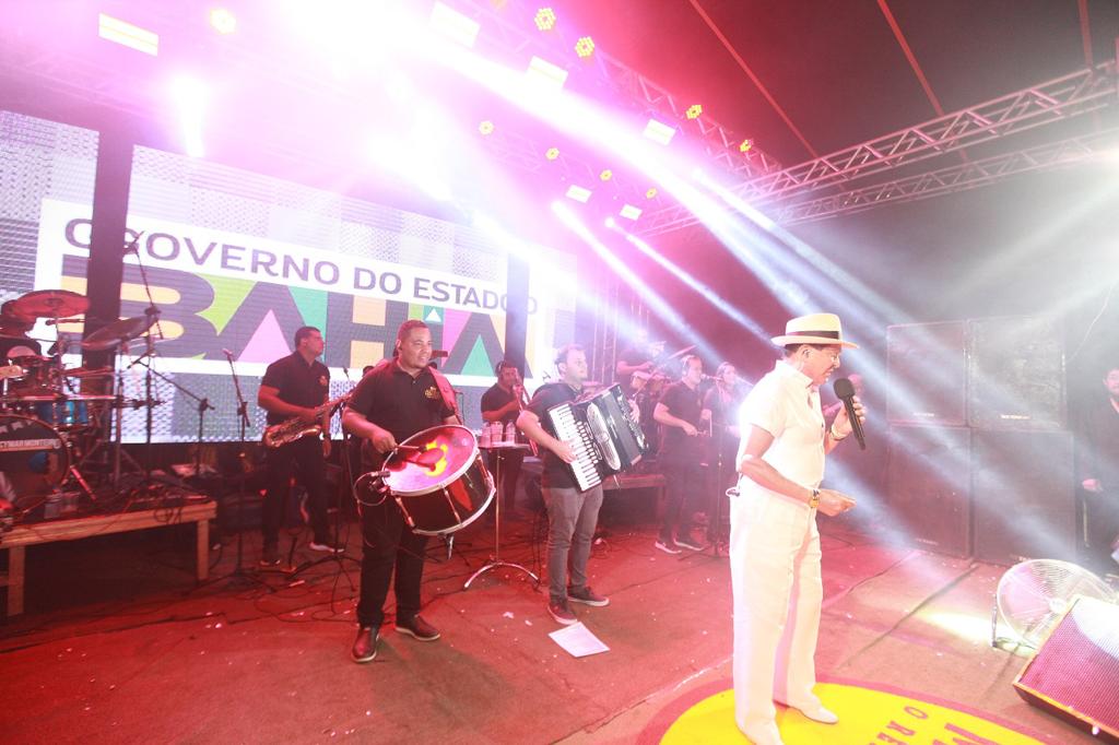 notícia Muquém do São Francisco foi ao delírio com o show de Alcymar Monteiro