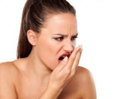 notícia Existe tratamento caseiro que ajude a melhorar o hálito?