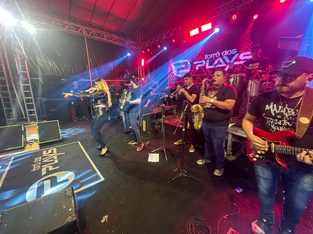 notícia Forró dos Plays balançou Santa Brígida com seus sucessos