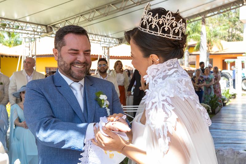 notícia Empresária se casa com coroa entregue por Silvio Santos para Miss Brasil