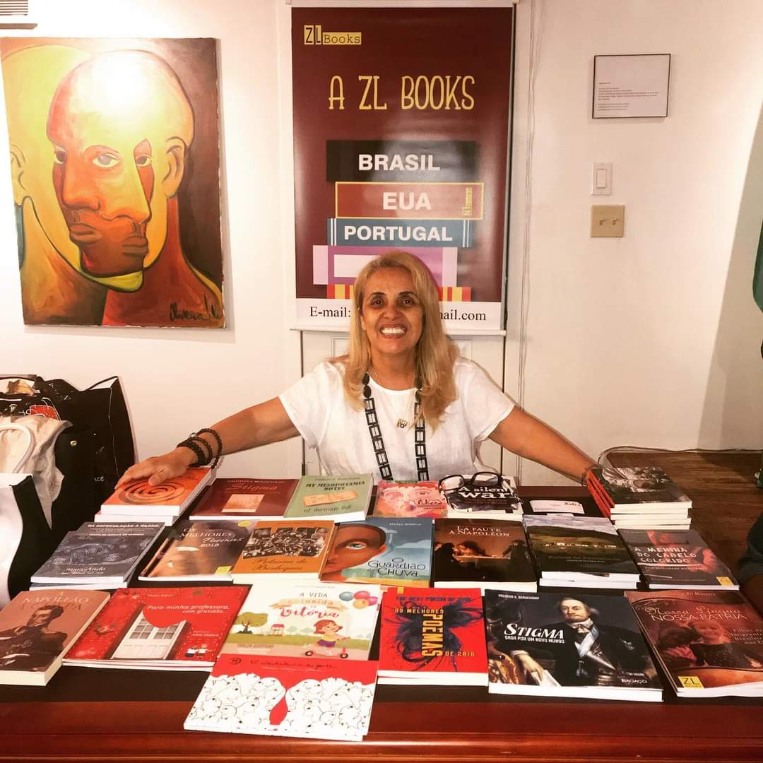 notícia Escritora Jô Ramos leva brasileiros para Salão Internacional de Livro