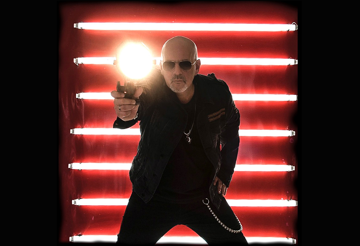 notícia Carlos Coelho, guitarrista, músico, e um dos fundadores do Biquini Cavadão