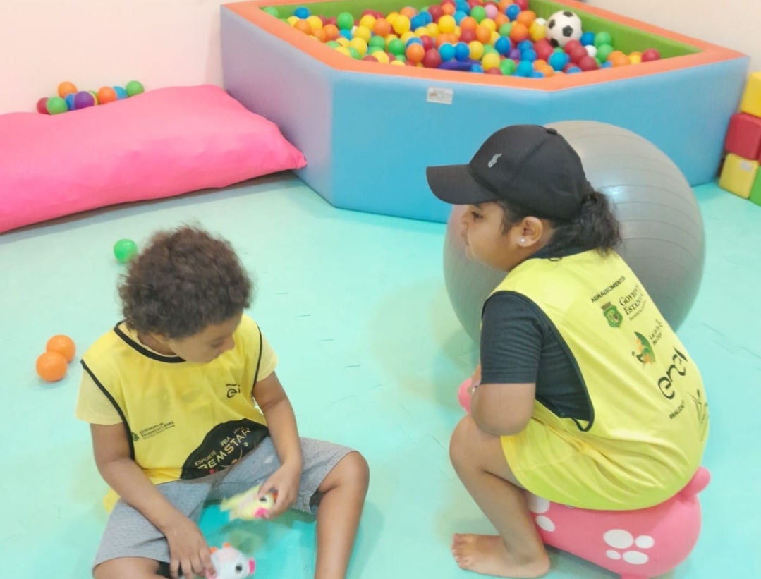 notícia Projeto promove inclusão social de crianças e adolescentes por meio do vôlei, futsal e treinamento funcional