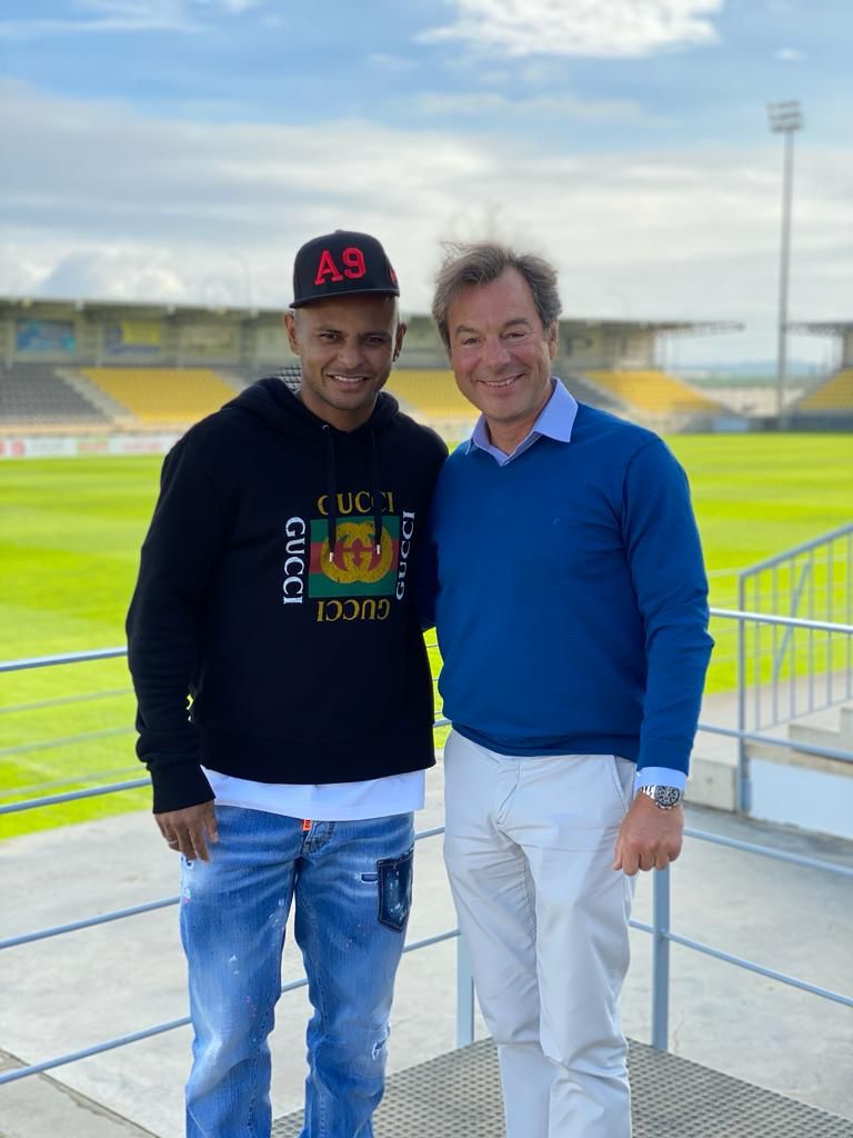 notícia Proprietário brasileiro aguarda pagamento de negociação com suecos do time CD San Roque de Lepe