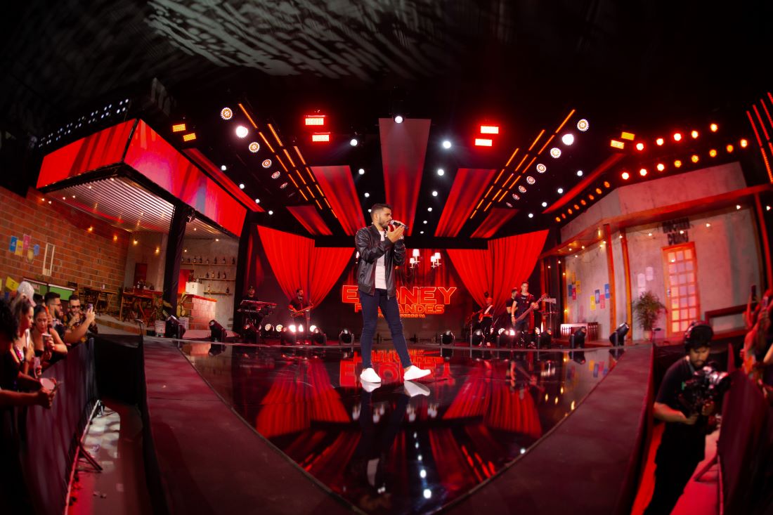 notícia Evoney Fernandes apresenta projeto audiovisual “Ao vivo em Fortaleza”