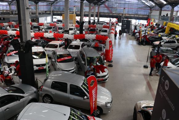 notícia Será inaugurado, neste fim de semana, o 1º auto shopping da Região Metropolitana de Salvador com um Feirão de Veículos Seminovos e motos Zero km; saiba onde