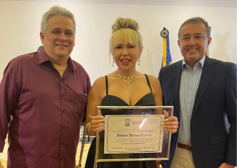 notícia Julie Carroll recebe título de cidadã camocimense em noite histórica