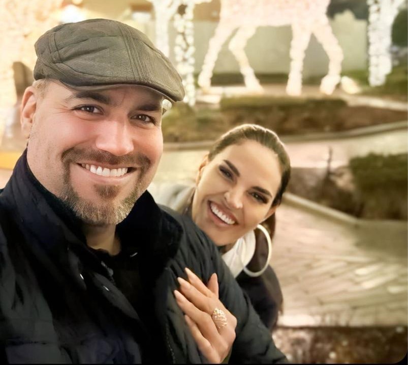 notícia De férias no Canadá, apresentadora Eliana Lopes assume relacionamento