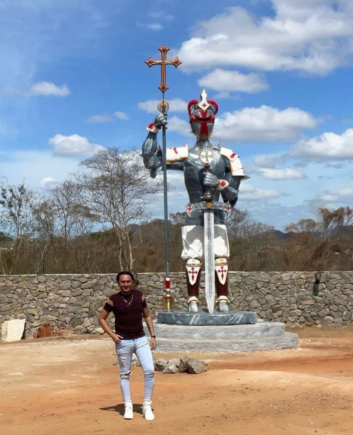 notícia Por Aí com Kayky Ribeiro: Descobrindo a cidade medieval em construção de Umirim