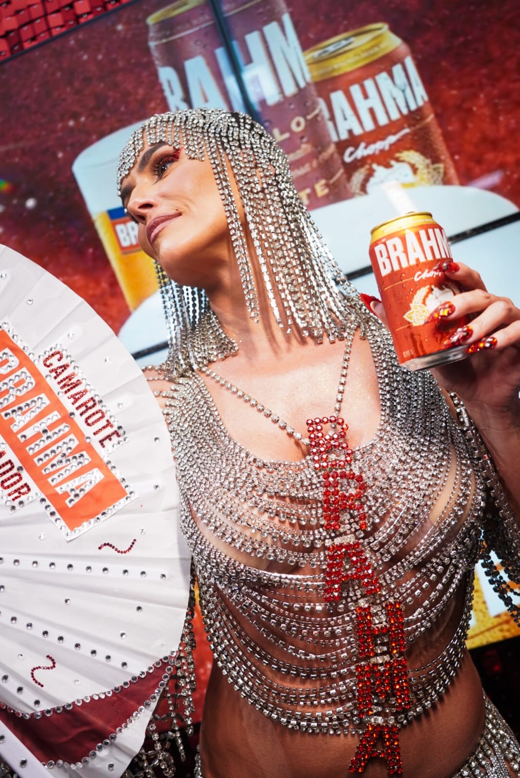 notícia Deborah Secco esbanjou simpatia no Camarote Brahma nesta sexta (9)