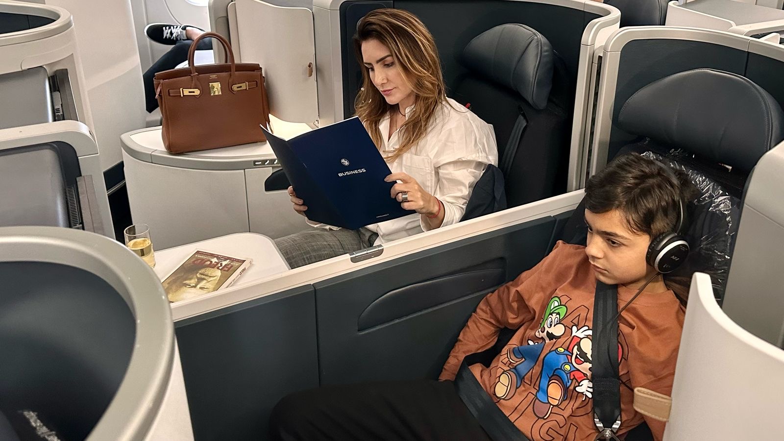 notícia Jaqueline Maia a convite da Air France apresenta a Business Class em voo a Paris