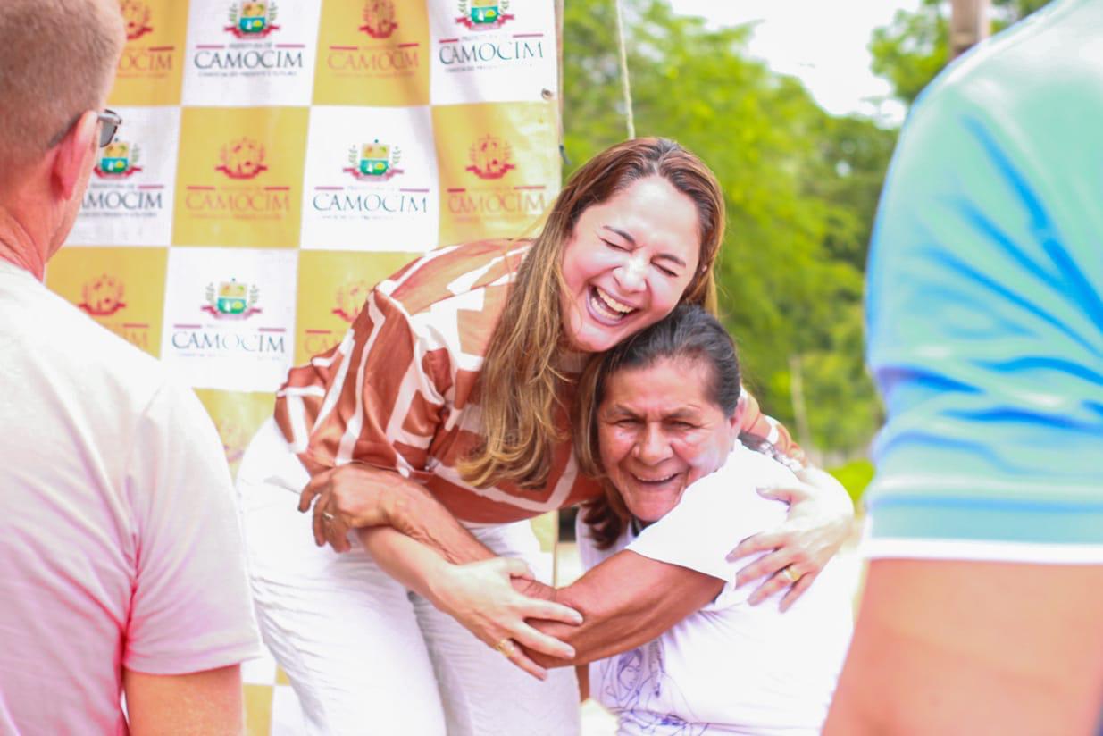 notícia Grupo norte-americano e prefeitura de Camocim iniciam obras poliesportiva às margens da praia de Tatajuba