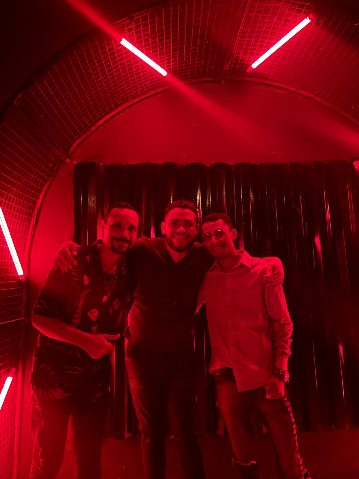 notícia Artista Diógenes Ketchum é o aniversariante brilhante da night