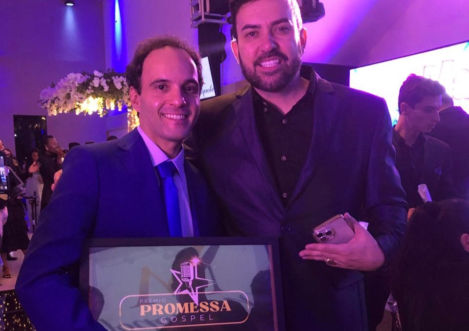 notícia Cantor Edu Silvera vence o Prêmio Promessa Gospel 2024 na categoria Cantor Multi Talento
