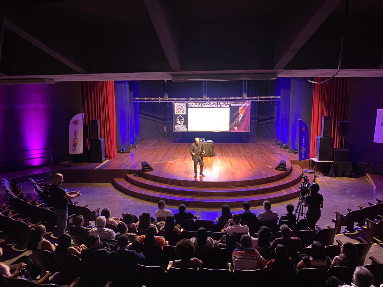notícia Escritor Nordestino brilha em palestras, workshop com temática da Inteligência emocional como ferramenta de auto ajuda