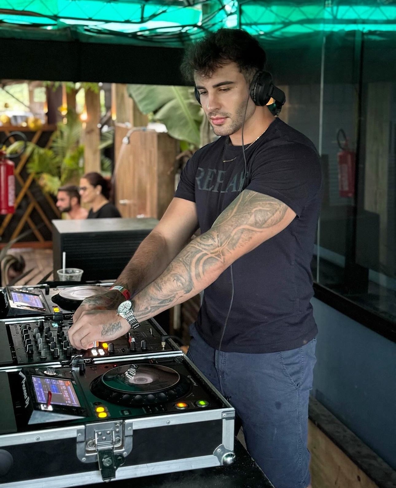 notícia Esttevan, modelo brasileiro, que chamou a atenção de Madonna, mistura música e gastronomia em evento na Capital Paulista