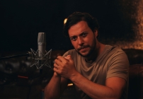 noticia Após quatro anos de pausa, André Valadão retoma a carreira musical e lança o álbum “Versões Acústicas, Volume 3”