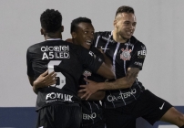notícia Corinthians vence e dispara na liderança