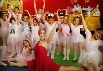 noticia Vida de crianças de baixa renda transformadas através do projeto Dança Para Todos