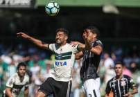 notícia Corinthians joga mal e não sai do 0x0 com Coritiba