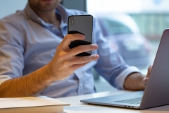 noticia O mercado migrou para o celular e quase nenhum portal do setor percebeu