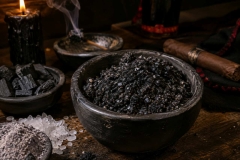 noticia Ranier Gulusian explica como é preparado o Sal Negro usado em rituais de proteção