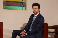 noticia Evandro Jr. transforma dilemas do amor em história cinematográfica no clipe de “Vai Casar”