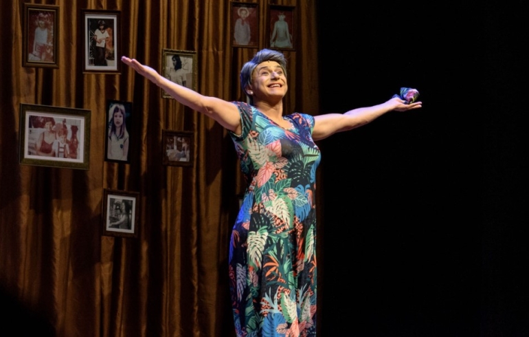 noticia Glauber Cunha leva Dona Sônia ao palco do Cine Theatro Brasil com o espetáculo “Mãe Raiz” neste sábado 