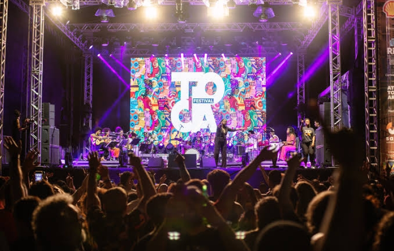 noticia Festival TOCA na Lapa teve shows gratuitos de Soul de Brasileiro e Larissa Luz