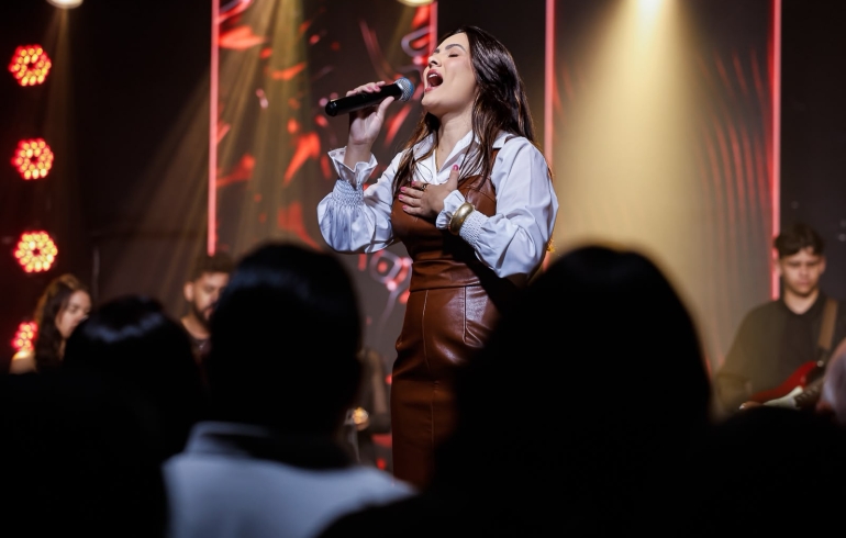 noticia Ingrid Santiago apresenta “Cuida Deus”, canção que pede proteção e restauração dos lares