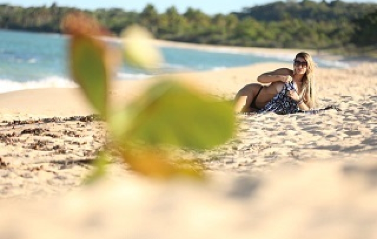 noticia Vice campeã do concurso A Garota Sexy Clube é flagrada fazendo topless em praia