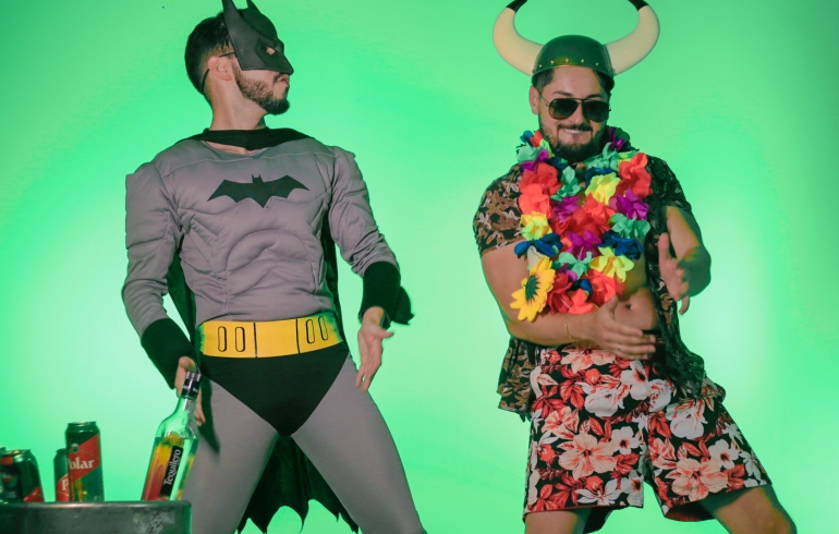 noticia “Chama o Batman”: Dupla de RS aposta em hit para o carnaval
