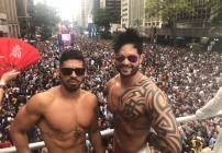 noticia Anderson Oliver e Felipe Leão são os gogo boys que mais atraíram a multidão durante a Parada LGBTQI+ de São Paulo