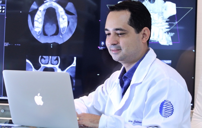 noticia Dr.Esdras Guimarães, Cirurgião-Dentista de Aracaju desenvolve a Oral Plus