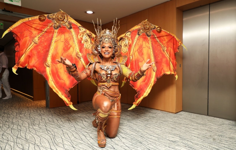 noticia De Recife para São Paulo: Estilista se destaca entre as celebridades do Carnaval paulista