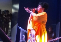 noticia Sibyl, Diva da Black Music atrai milhares de fãs na Portela 