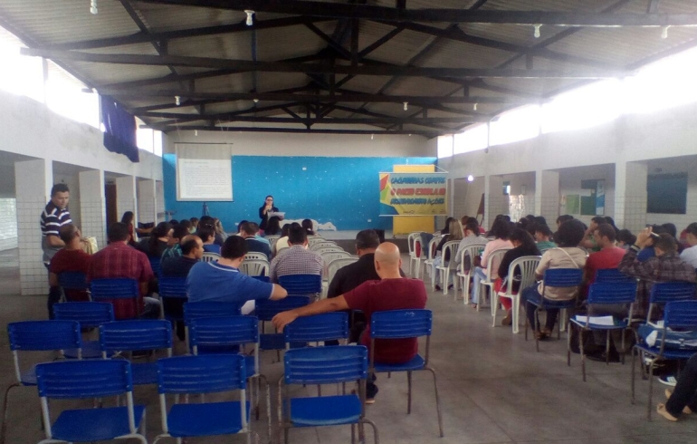 noticia Em Cacimbinhas, Alagoas professores reúnem-se para discutir melhorias na educação em sala de aula