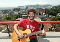 notícia O cantor e compositor Amarildo Silva fala sobre sua trajetória musical e seu amor pelas cidades mineiras, e em especial, sobre o álbum Mariana, em homenagem à cidade após a tragédia 