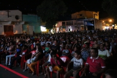 noticia A Praça Frei Gaspar em Poté Minas Gerais se tornou o maior cinema ao ar livre.