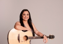 noticia Adna Vanessa ganha o país com a música sertaneja