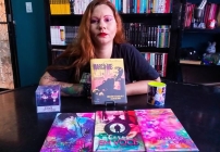 noticia Escritora de romances LGBTQ, Clara Artemis, lança Marca-me