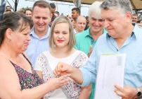 noticia Prefeito Finamore entrega 191 Moradias custeadas integralmente com recursos municipais.