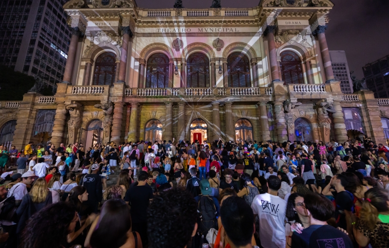noticia Evento Inovador Reúne Público de Diversas Vertentes Musicais e Projeções de imagem no Theatro Municipal de São Paulo