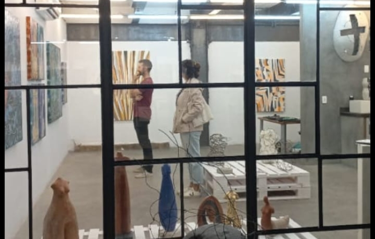 noticia Bruno Castaing abre a Galeria Dobra, no segundo andar da Fábrica Bhering, neste sábado (2), ao lado  dos artistas Jean-Baptiste Déchery, João Penoni e Danielle Castaing