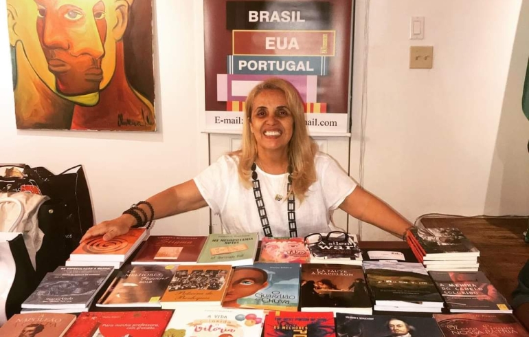 noticia Escritora Jô Ramos leva brasileiros para Salão Internacional de Livro