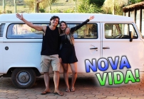 noticia O casal Lucas e Bia largaram a vida tradicional  e decidiram viajar por todos os estados brasileiros. 